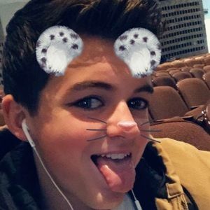 Meet your Posher, Aaron